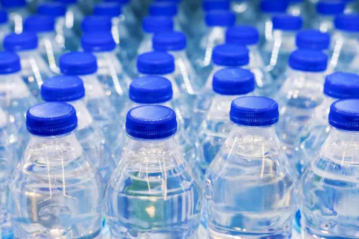 Cambiano le bottigliette di plastica