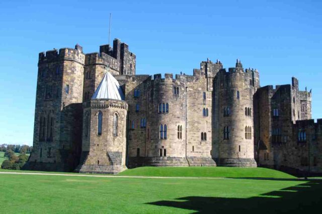 Il castello di Harry Potter esiste davvero e lo puoi visitare