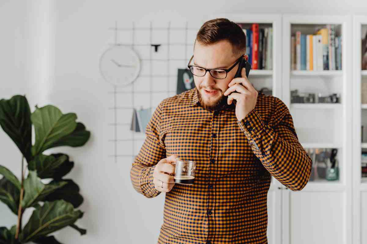 Non pronunciare mai questa frase: la truffa telefonica del secolo