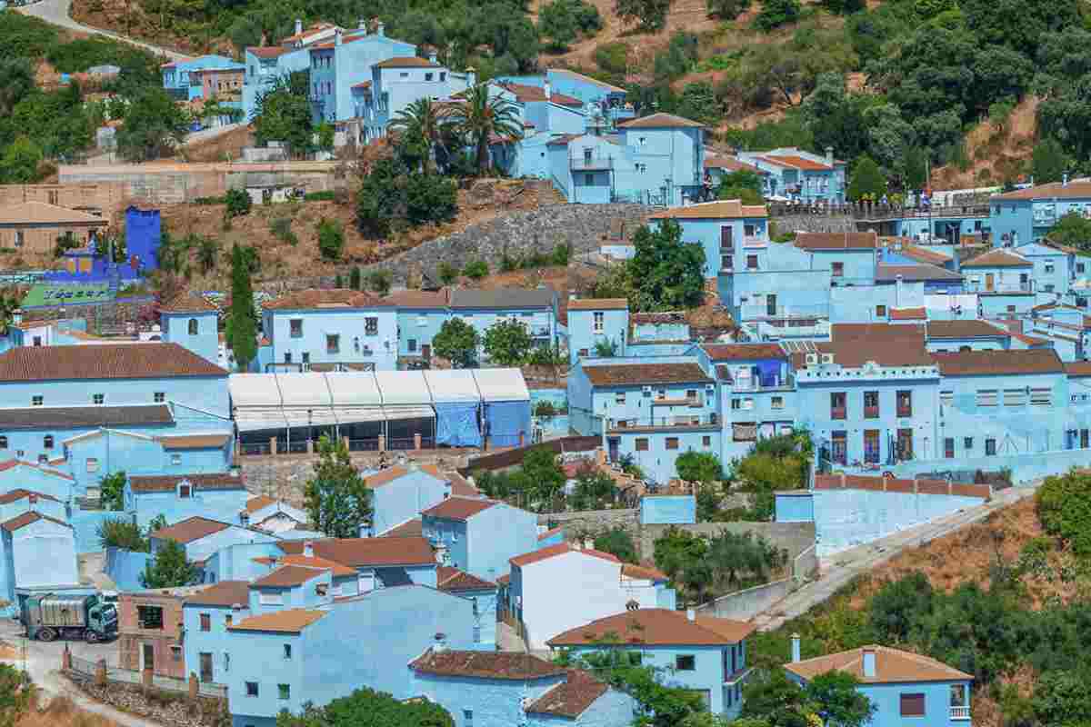 Questo villaggio, noto con il nome di Júzcar, è diventato celebre in tutto il mondo per il suo caratteristico colore blu puffo