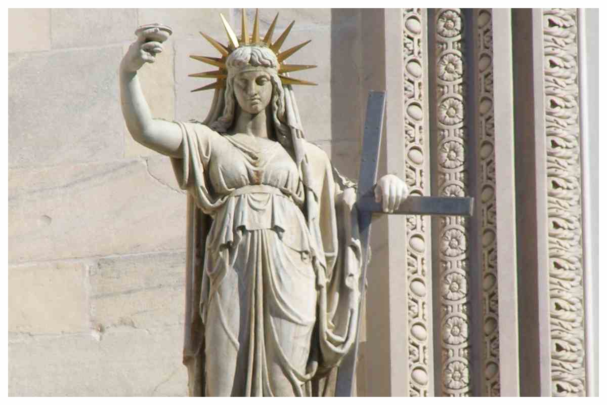 La legge nuova dove si trova la statua