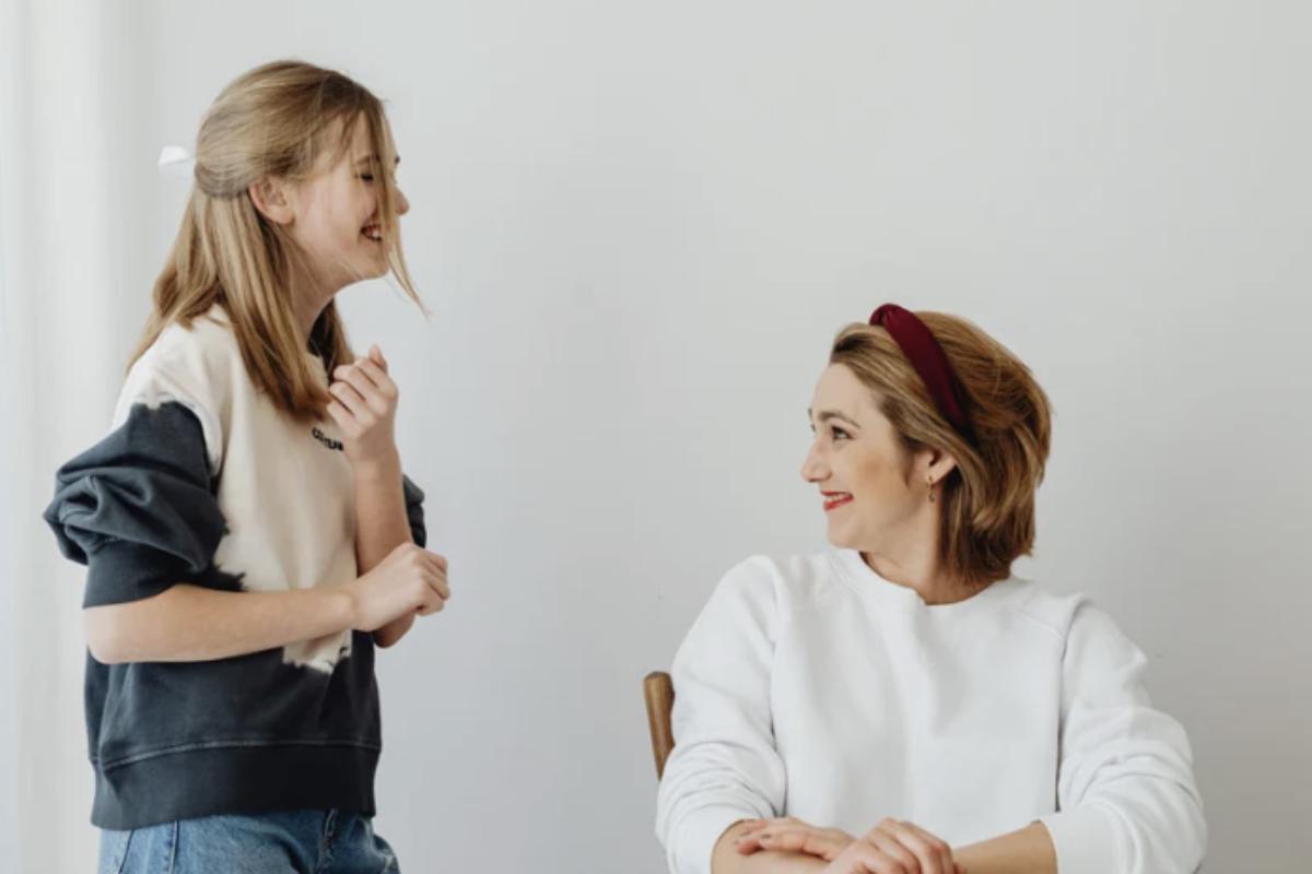 Il ruolo del genitore è quello di una guida che accompagna il bambino nel suo cammino verso la maturità emotiva e sociale.