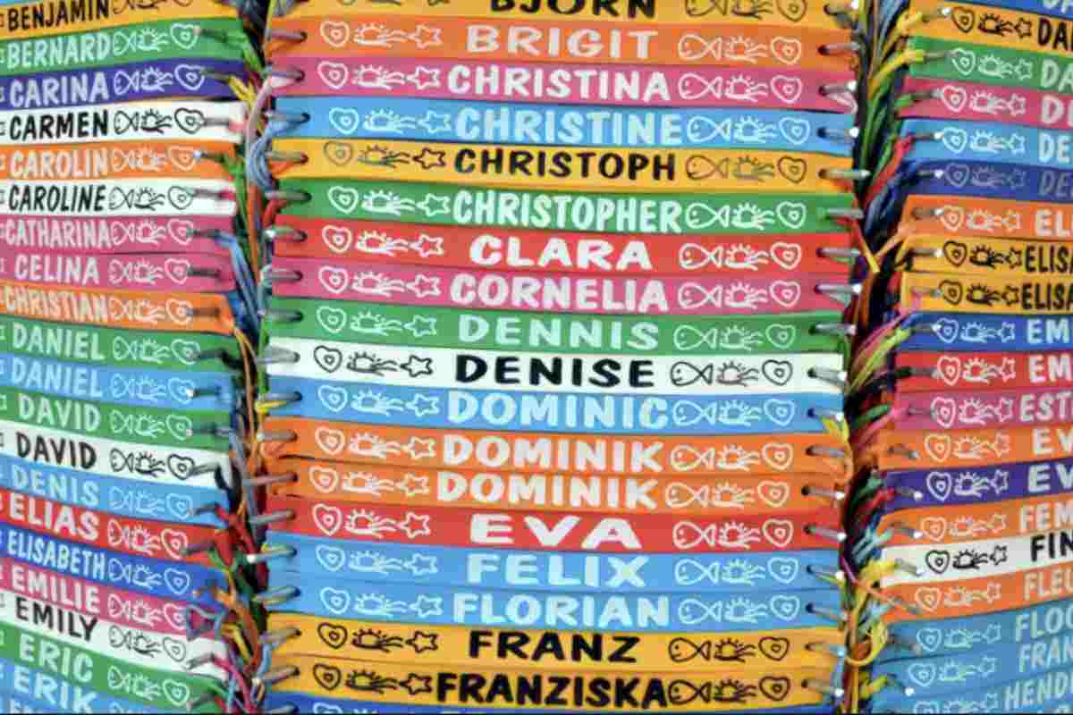 Al momento della registrazione del neonato presso l’anagrafe, l’ufficiale dello stato civile ha il potere di rifiutare la trascrizione di un nome