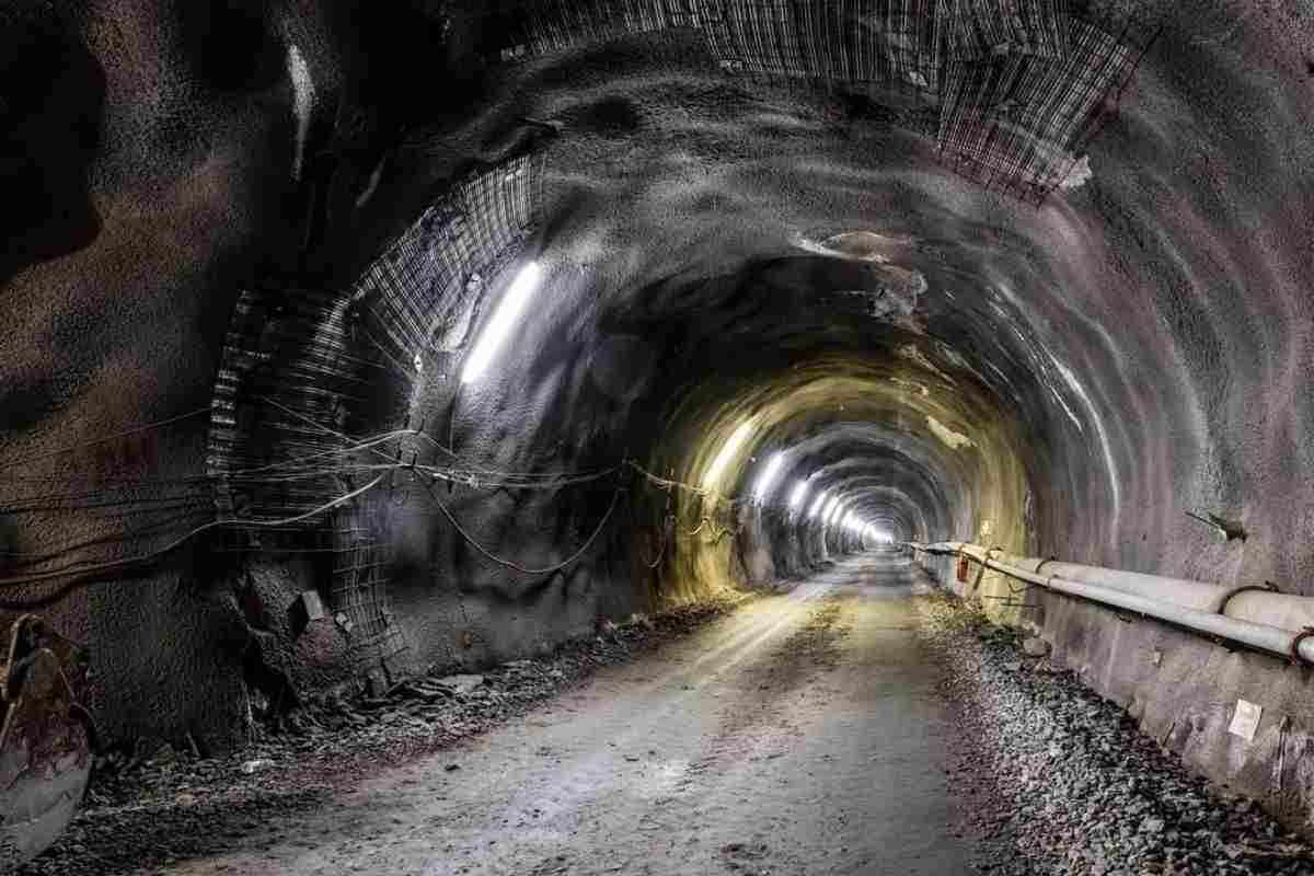 Scavato sotto l'Italia tunne più lungo della Terra