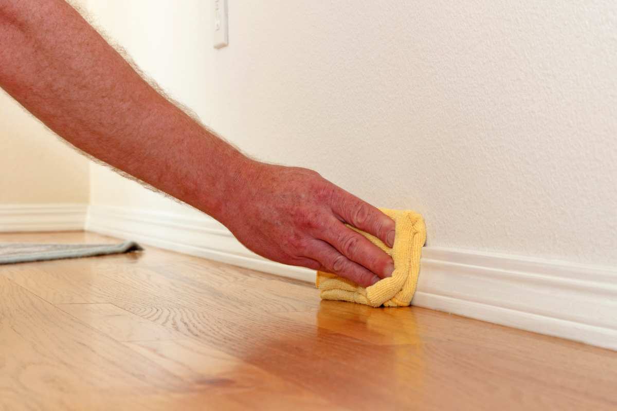 Se pulisci i battiscopa così, smetti di spargere sporco in giro