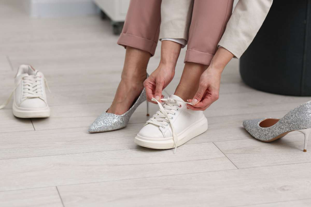 Scarpe in casa, il galateo non ha dubbi